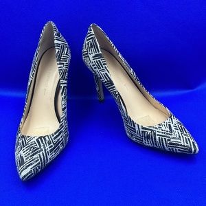 Banana Republic Black & White Geo Pattern Leather Pumps Size 8.5